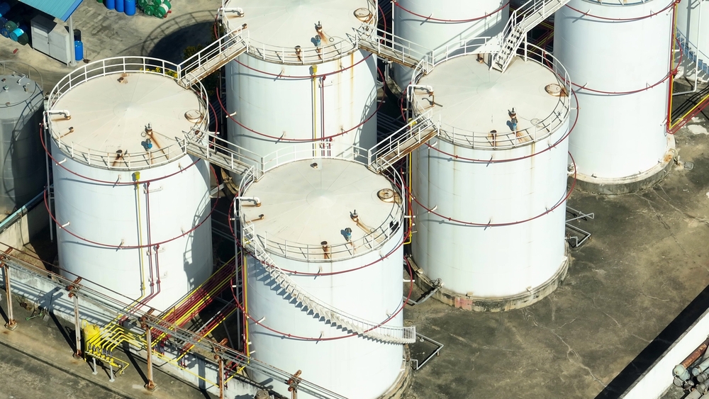 A,Diesel,And,Biodiesel,Refinery,Processes,Crude,Oil,And,Plant based